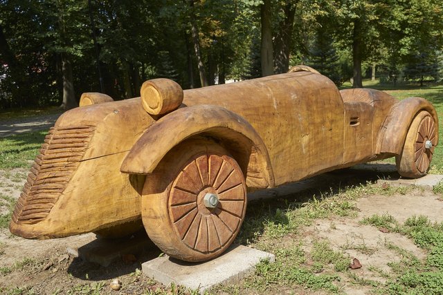 wooden-car-1674973_1920.jpg