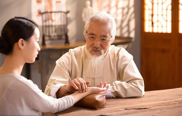 traditional-chinese-doctor.jpg