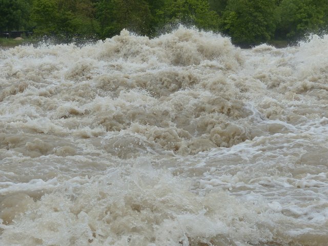 flood-123201_1920.jpg