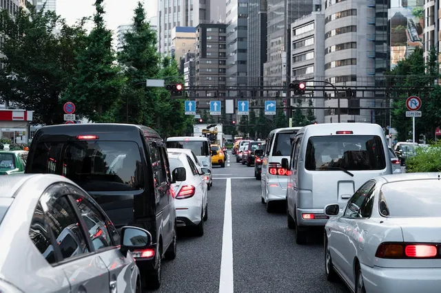 people-driving-cars-city-street_23-2149092099.webp