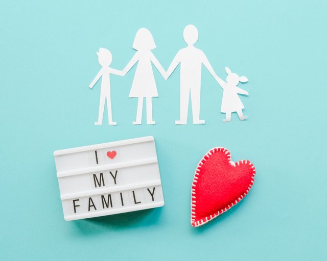 cute-arrangement-paper-family_23-2148485762.jpg