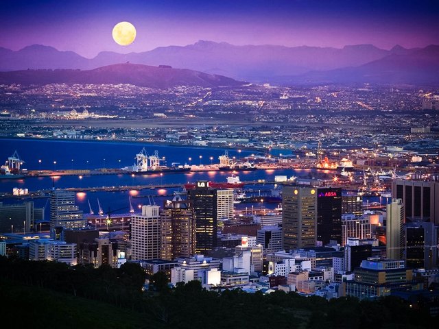 Capetown_Moon.jpg