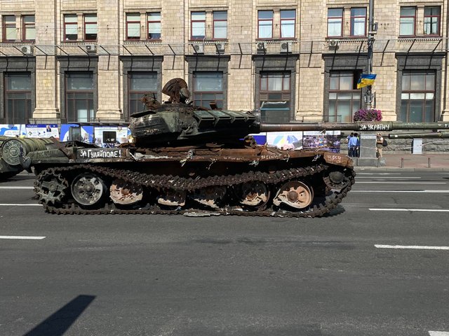 Знищена російська техніка 21 виставка на Хрещатику.jpg