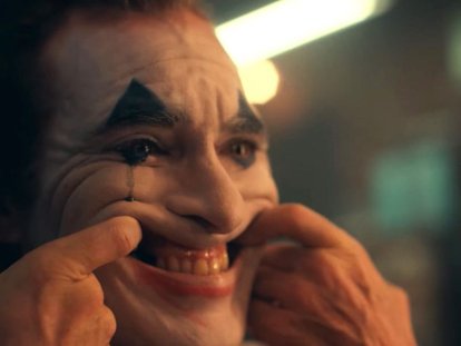 joaquin-phoenix-joker-movie-1554297252.jpg