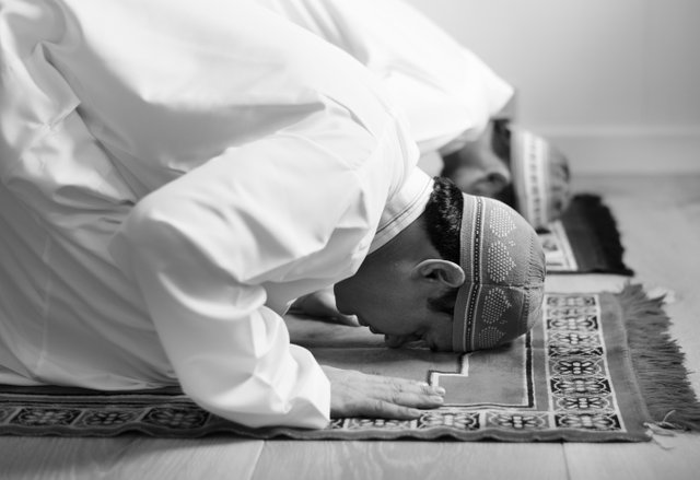 muslim-praying-sujud-posture.jpg