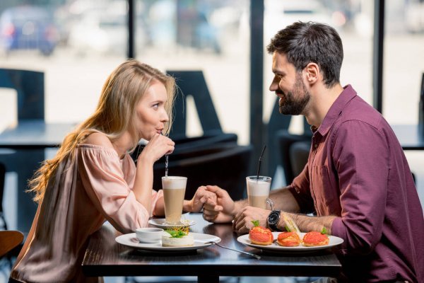 depositphotos_153030308-stock-photo-couple-in-love-having-lunch.jpg