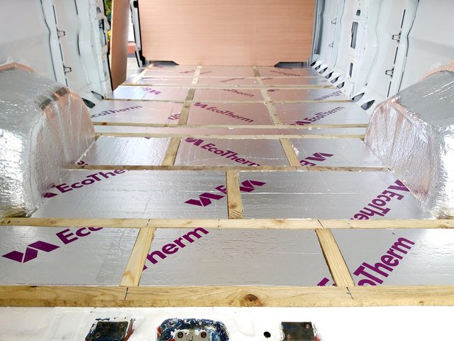 THERMAL FLOOR INSULATION BOARDS FITTED.jpg