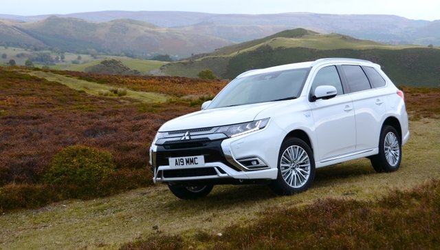 2019-Mitsubishi-Outlander-PHEV.jpeg