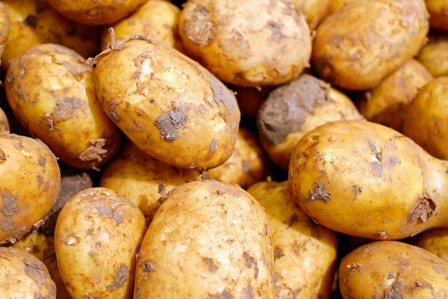 potatoes-2329648_1280.jpg