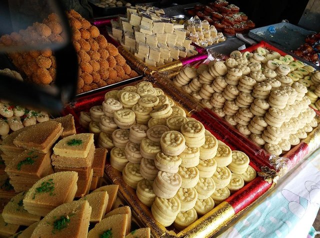 diwali-sweets-2832678_1280.jpg