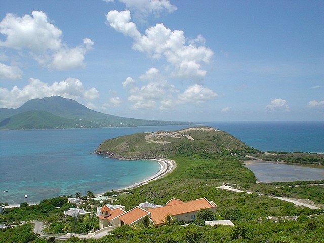 640px-Stkitts-view-lookingatsea.jpg