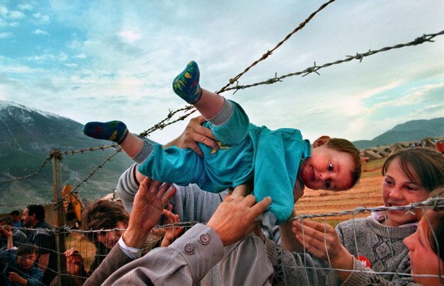 Kosovo-Refugees-Carol-Guzy.jpg