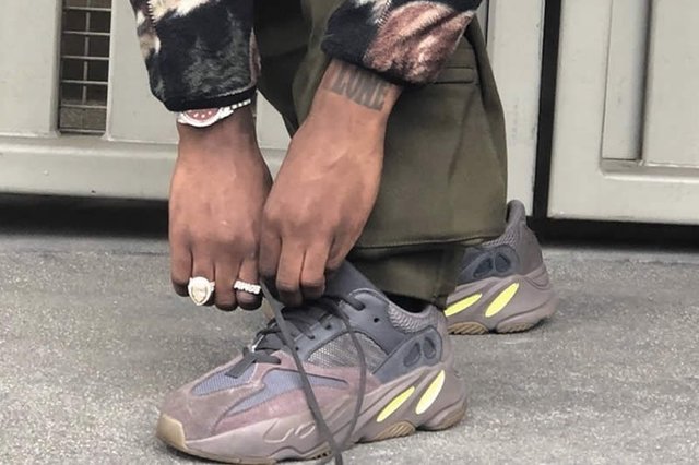 yeezy 700 mauve release time