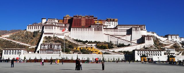 Potala-Palace-UNESCO-World-Heritage-in-Lhasa-Tibet-1024x410.jpg