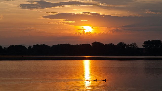 9450642154-sunrise-over-lake-seeburg-eichsfeld (FILEminimizer).jpg