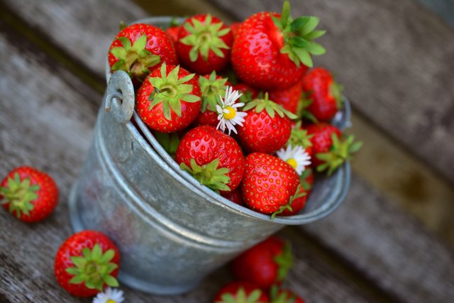 strawberries-3431122.jpg