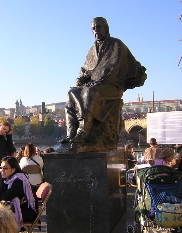 prague 4 statue1.jpg