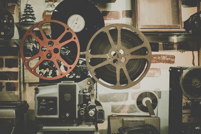vintage-wheel-cinematography-filmstrip-1067196.jpg