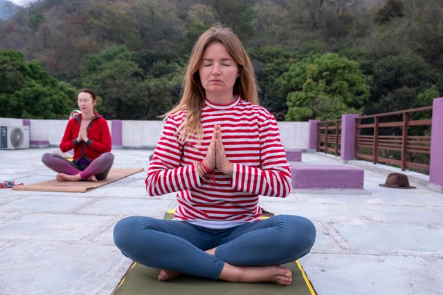 pexels-akshi-yogashala-1959421670-29788475.jpg