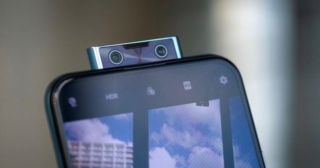 smartphone-with-100-megapixel-selfi-camera-coming-soon-696x365.jpg