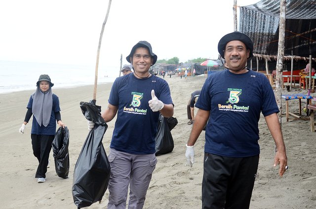 Bersih Pantai_03.jpg