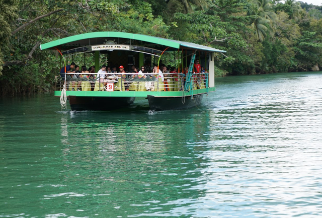 loboc floating restaurant1.png