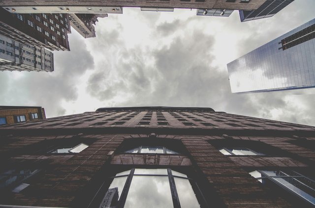 buildings-1209690_1920.jpg