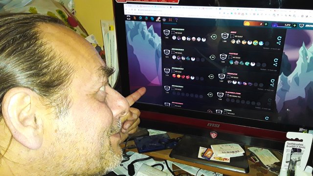 gamer, gaming, splinterlands, steemmonsters, hive, avalon, steem, dtc, dec, cryptocurrency, digital card collection game, jeronimorubio, jeronimo rubio, gaming community (2).jpg