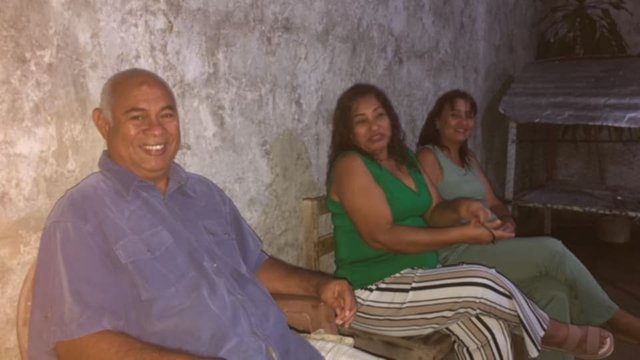 con mis hermanas 90.jpg