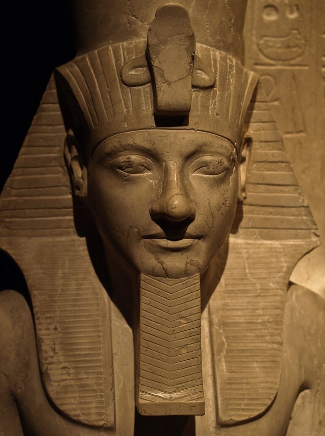 StatueOfHoremhebAndTheGodHorus-DetailOfHoremheb01_KunsthistorischesMuseum_Nov13-10.jpg