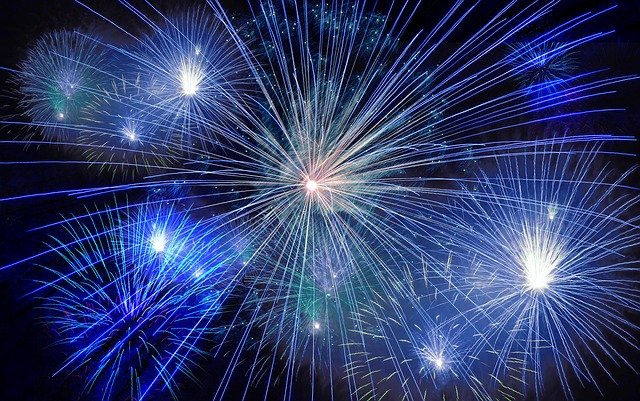 fireworks-574739_640.jpg