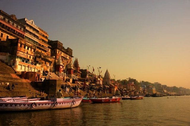 ghats-at-varanasi-uttar-pradesh-768x511.jpg