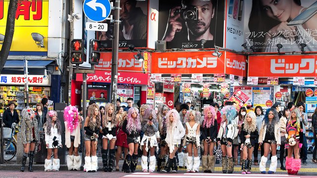 gyaru fashion.jpg