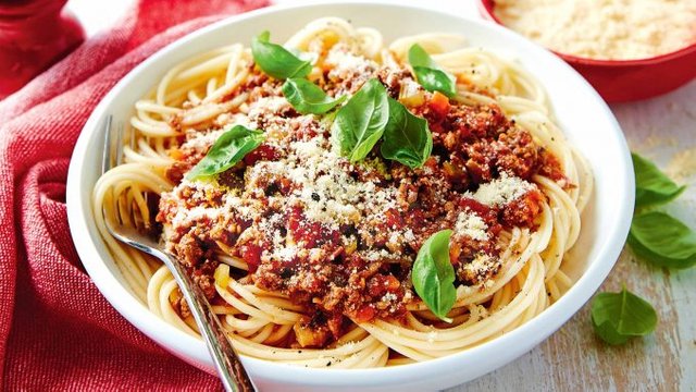 spaghetti-bolognese-106560-1-678x381.jpeg