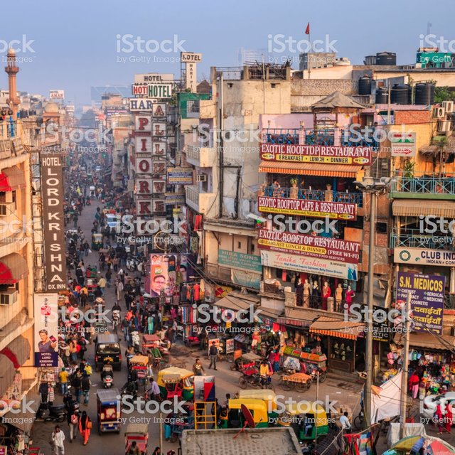 city-life-main-bazar-paharganj-new-delhi-india-picture-id641451714.jpg