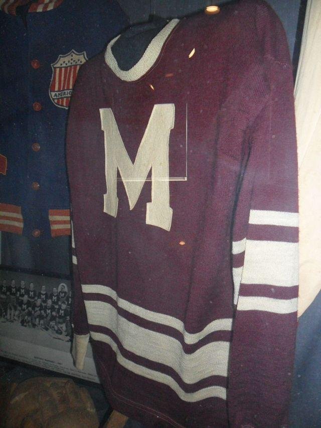 montreal-maroons-time-traveling-hipster.jpg