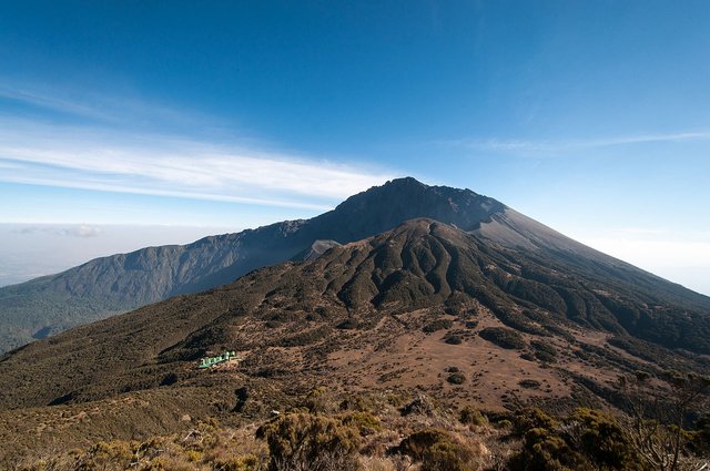 Mount_Meru,_2012.jpg