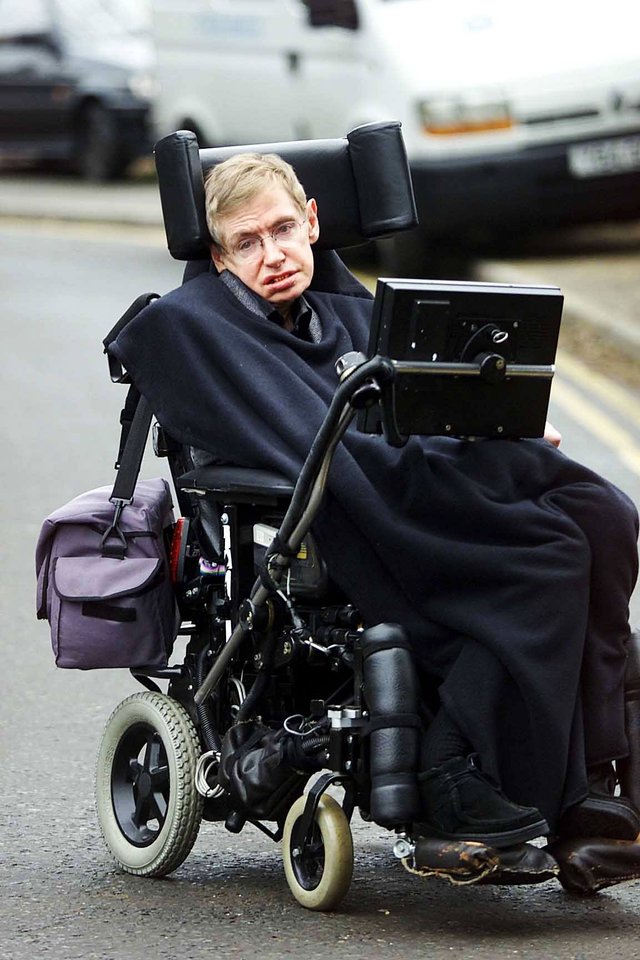 stephen-hawking-june-2004.jpg