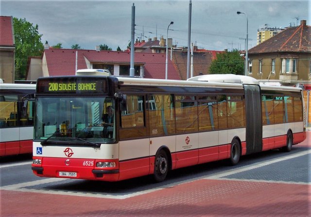 Praha,_Kobylisy,_Irisbus_Citybus_KL_6525_zepředu.jpg