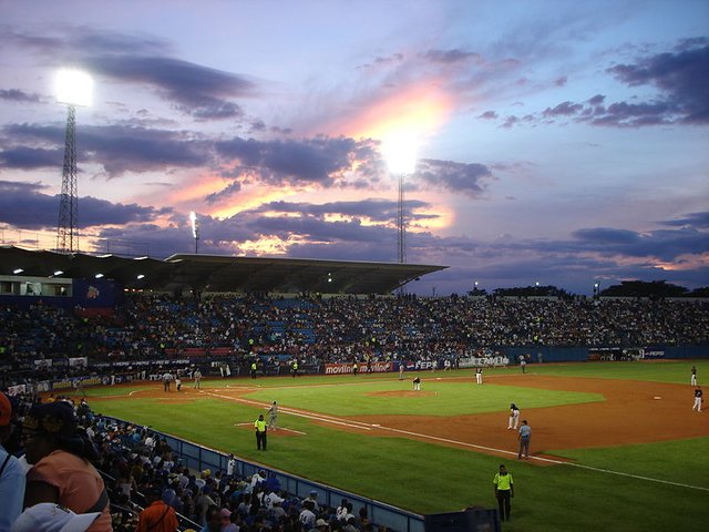 Estadio_José_Pérez_Colmenares,_atardecer.JPG