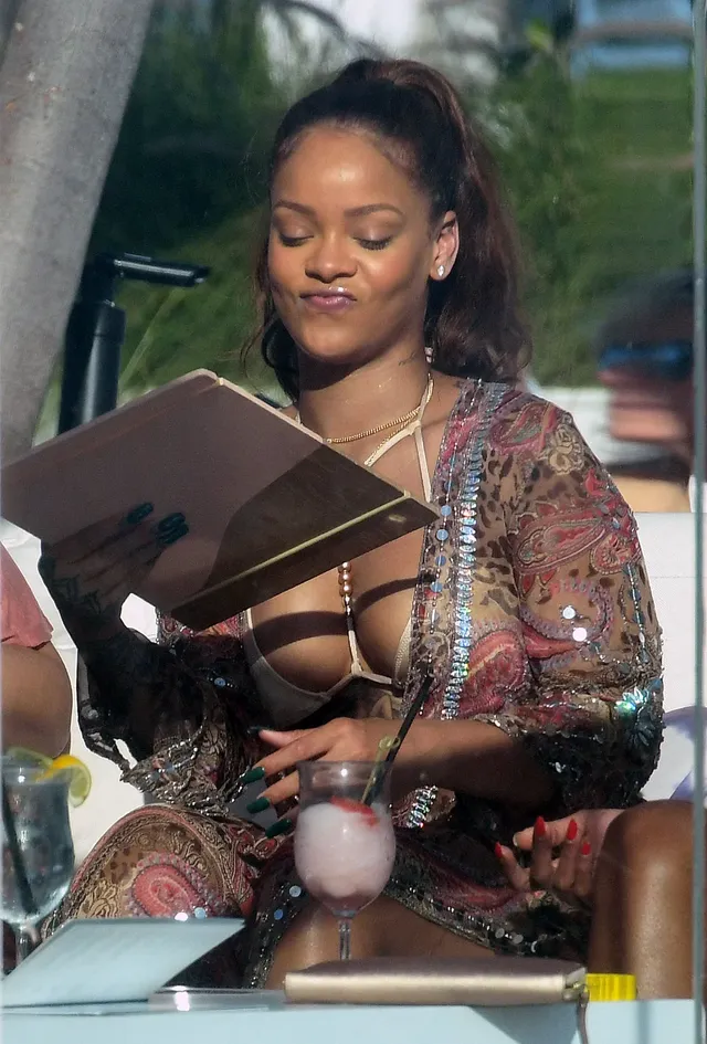 Rihanna-Bikini-Moments-4.webp