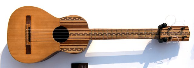 Cuatro_Venezolano_stringed_musical_instrument.jpg