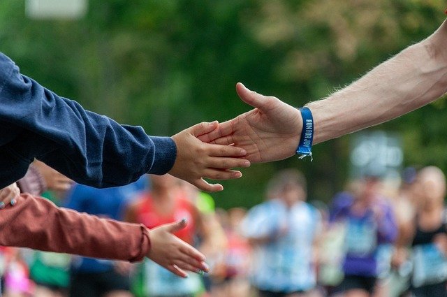 hands-8297611_640.jpg