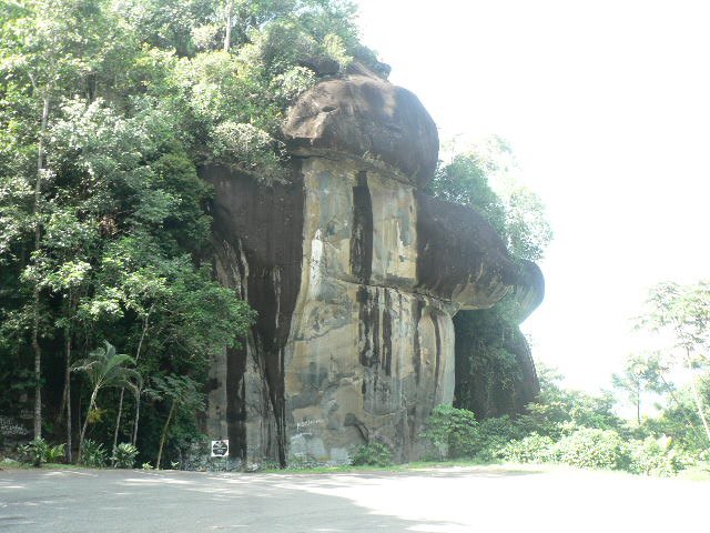 La_piedra_de_la_Virgen_-_La_Gran_Sabana.jpg