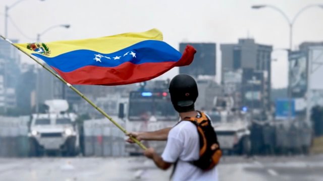 2017_Venezuelan_protests_flag.jpg