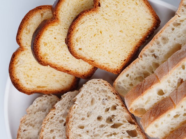 free-photo-of-close-up-of-bread-slices.jpeg