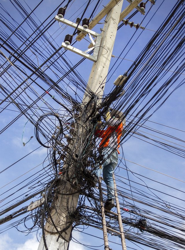 electrical-cable-mess-2654084_1280.jpg