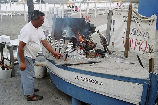 Chiringuito La Caracola, Fuengirola, España by Allen Lucas.jpg