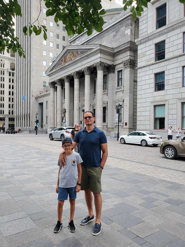 centre ville de montreal place des arts.jpg