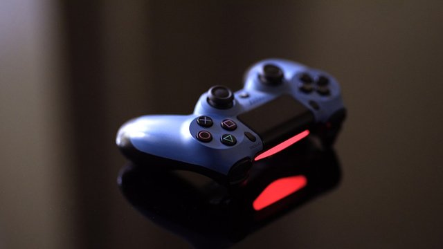 ps4-controller-blue-with-red-light-on.jpg